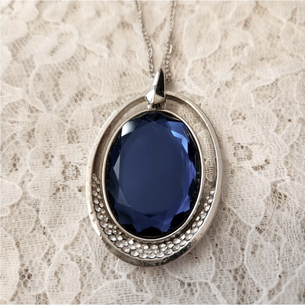 Elegant Silver and Blue Pendant Necklace
